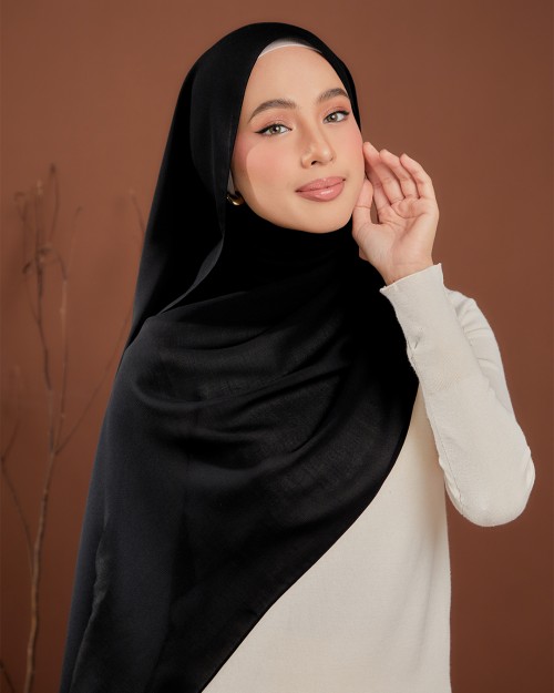 Willow Shawl - Ebony Black