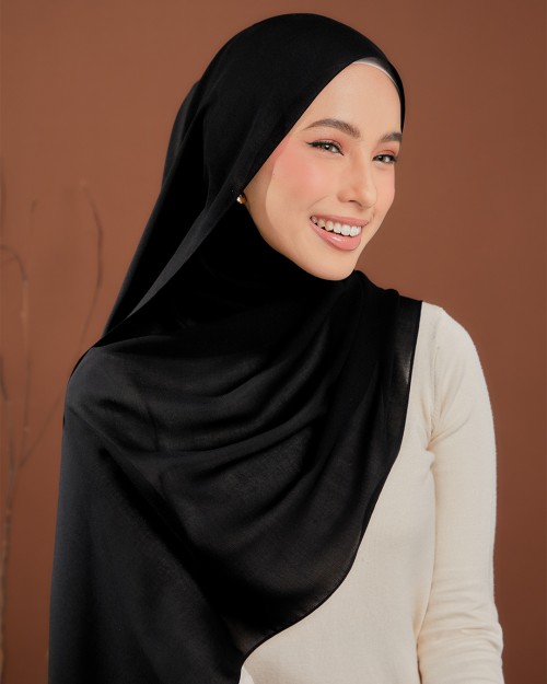 Willow Shawl - Ebony Black